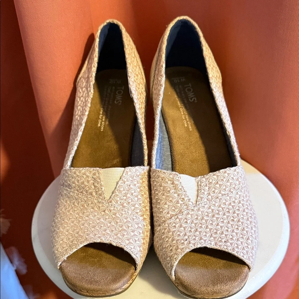 Toms Textured Tan Wedges - Picture 2 of 7